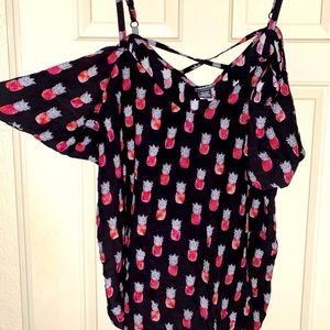 Cold shoulder pineapple flowy shirt: Torrid, size 2 (fits like size 1)